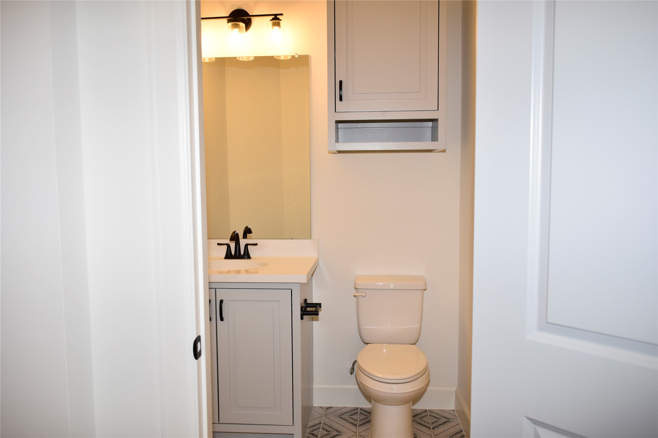 4804 Wilmington Street Houston, TX 77033 - Photo 15 of 47 Guest bathroom