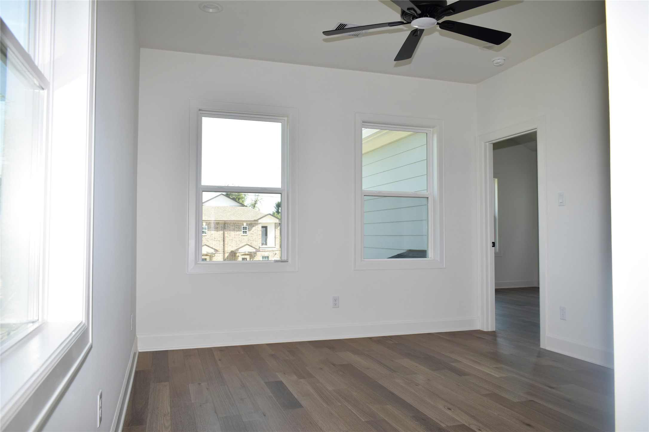 4804 Wilmington Street Houston, TX 77033 - Photo 21 of 47 second floor hall