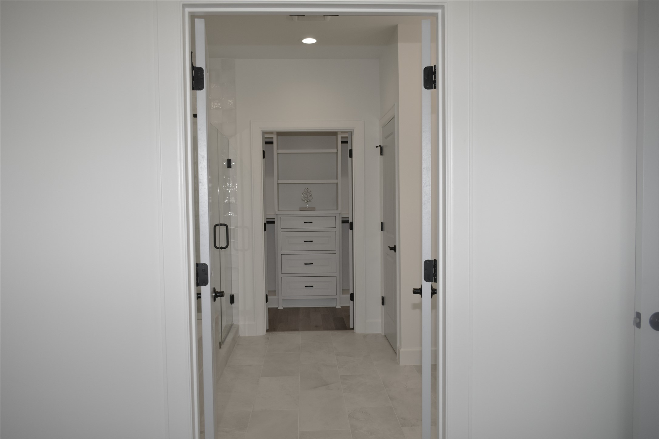 4804 Wilmington Street Houston, TX 77033 - Photo 26 of 47 Primary Bathroom