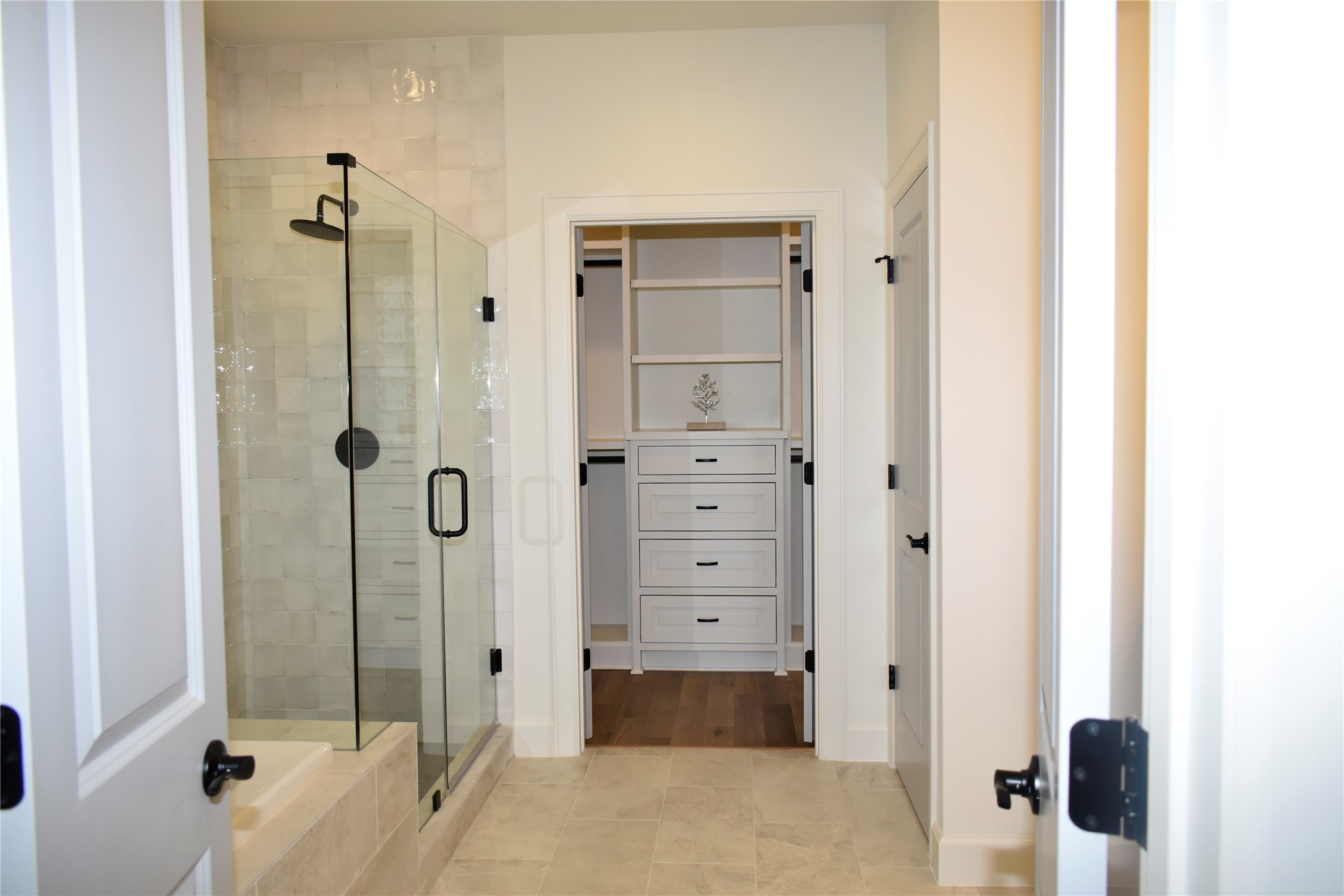 4804 Wilmington Street Houston, TX 77033 - Photo 27 of 47 Primary Bathroom