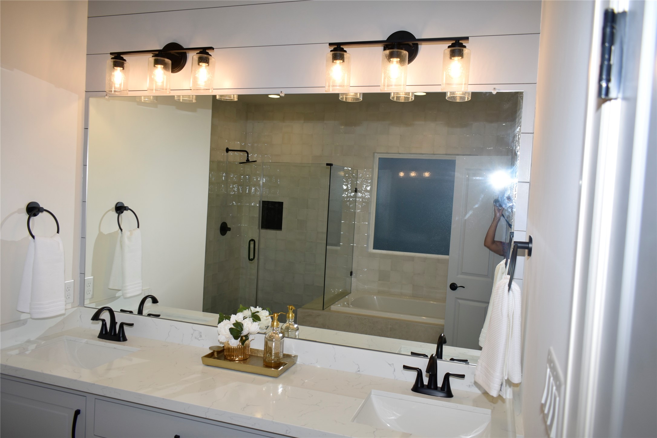 4804 Wilmington Street Houston, TX 77033 - Photo 31 of 47 Great lighting and fixtures