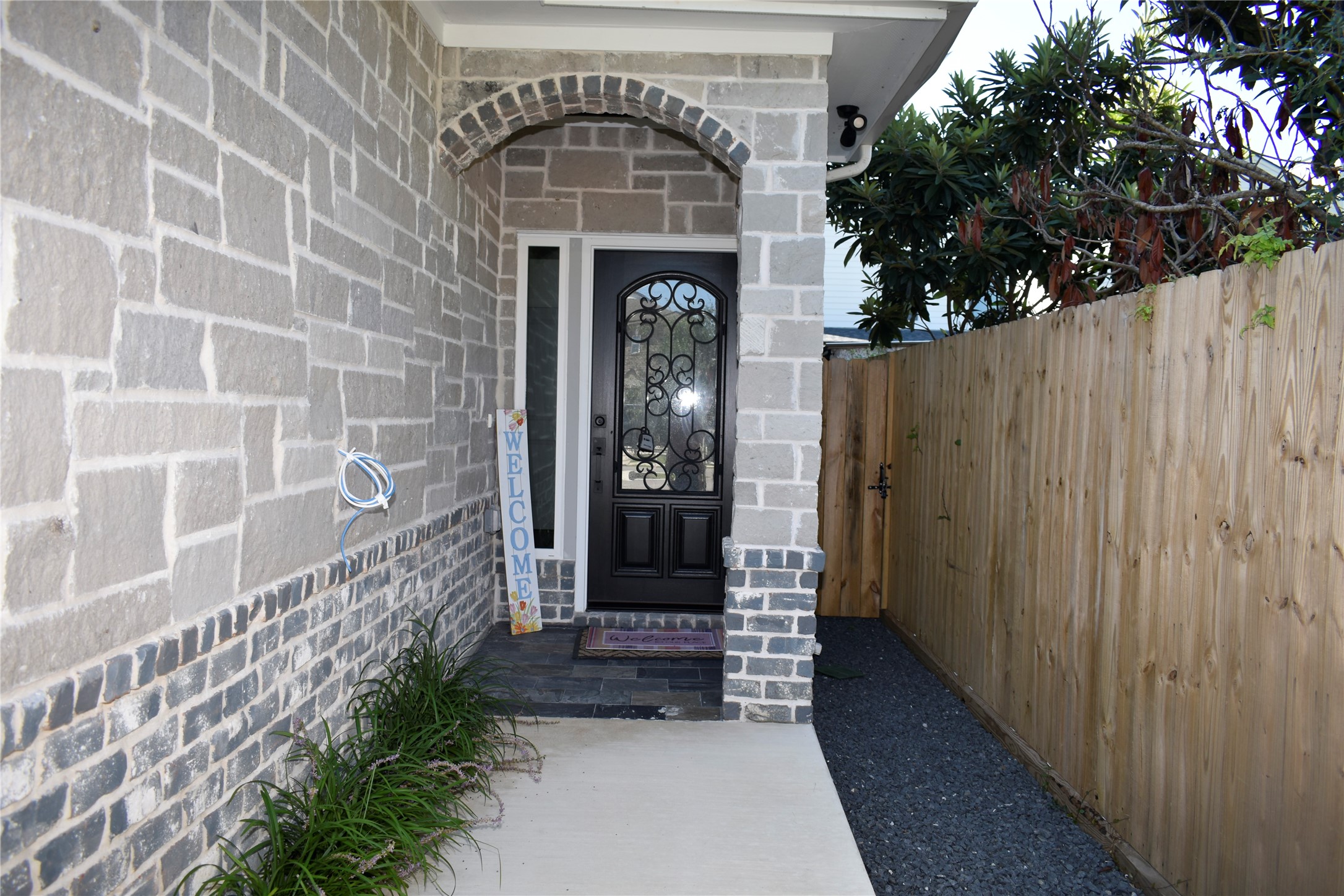 4804 Wilmington Street Houston, TX 77033 - Photo 47 of 47 Beautiful entry door