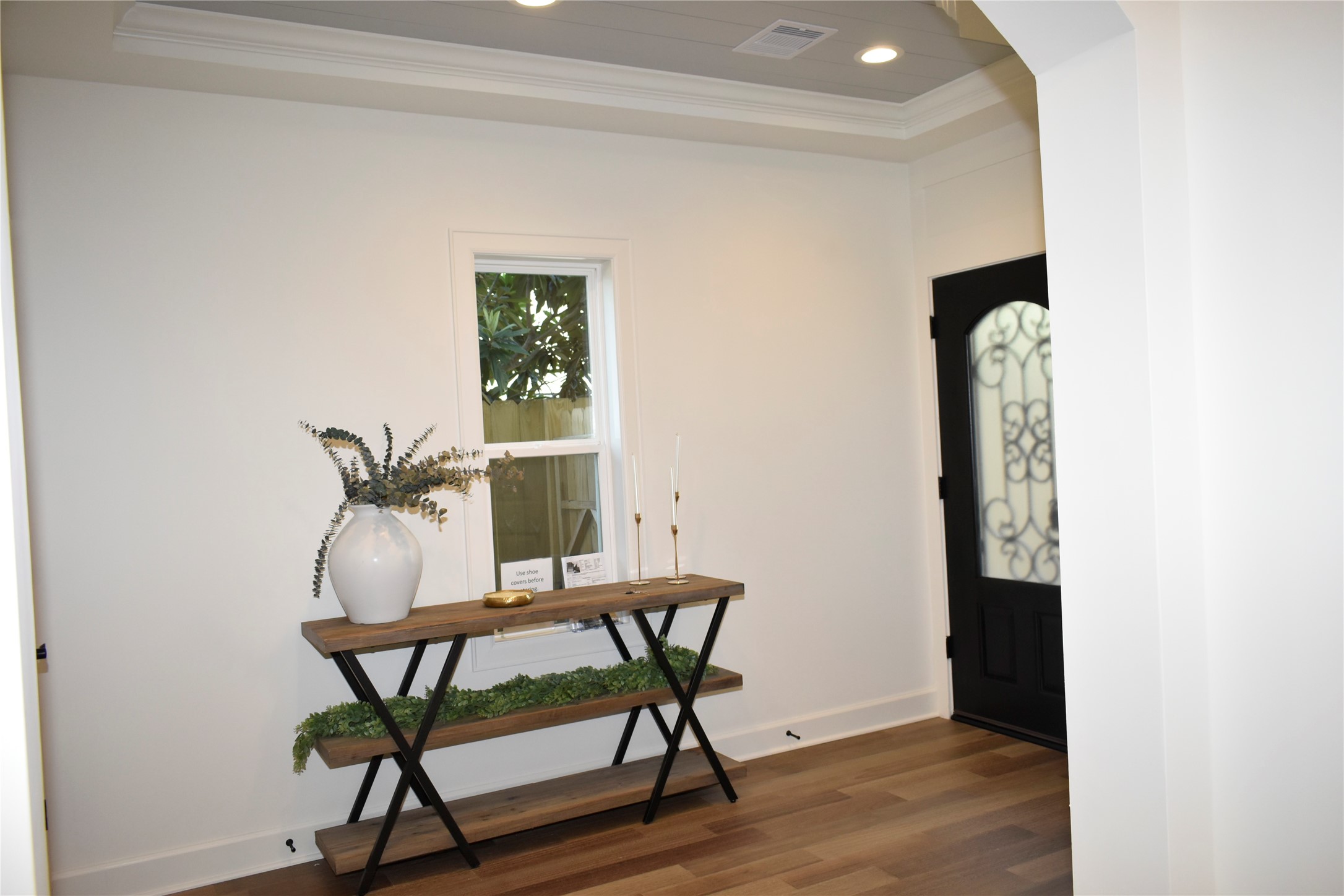 4804 Wilmington Street Houston, TX 77033 - Photo 5 of 47 Foyer