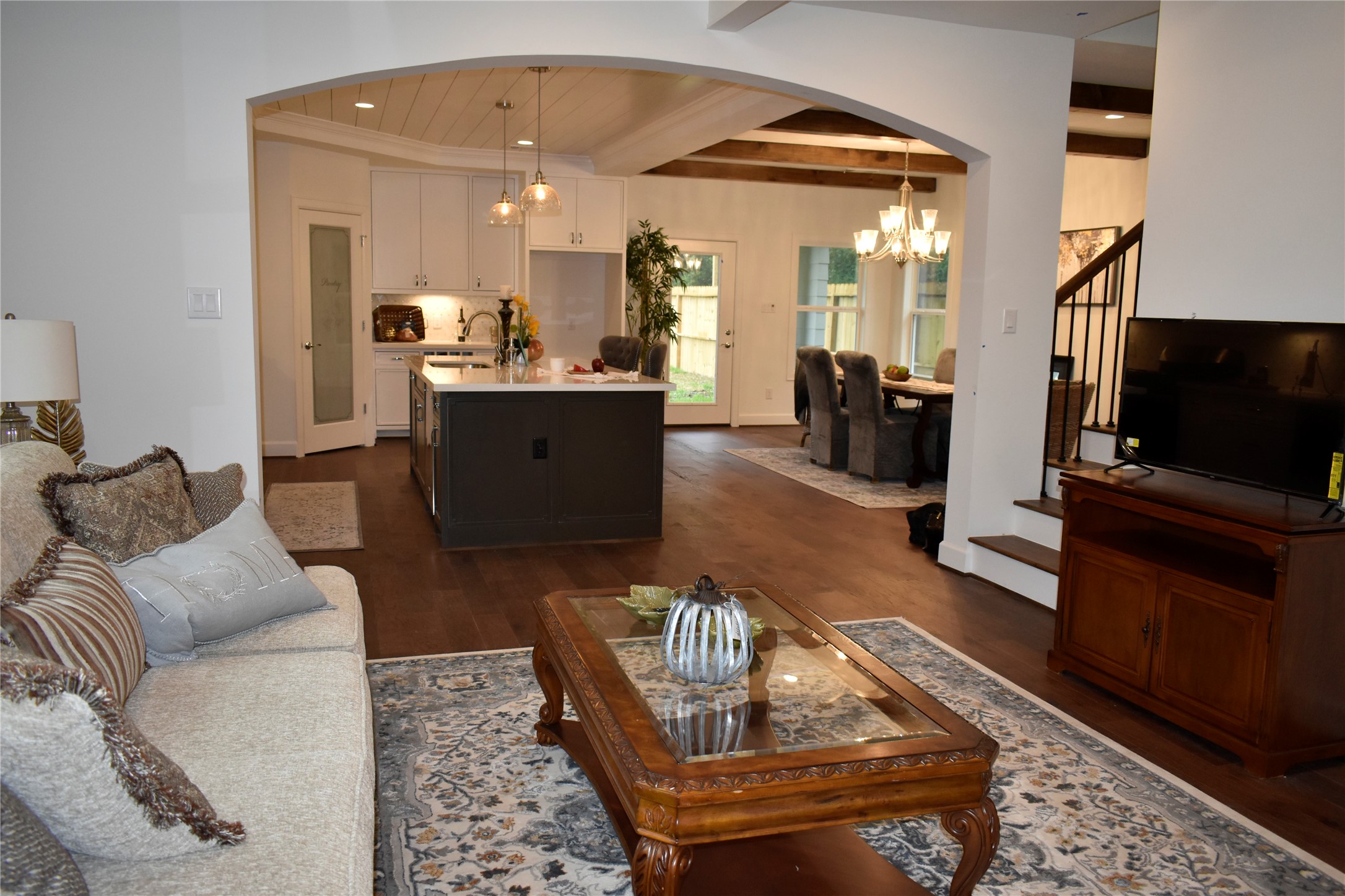 4804 Wilmington Street Houston, TX 77033 - Photo 8 of 47 Photo with furniture for reference