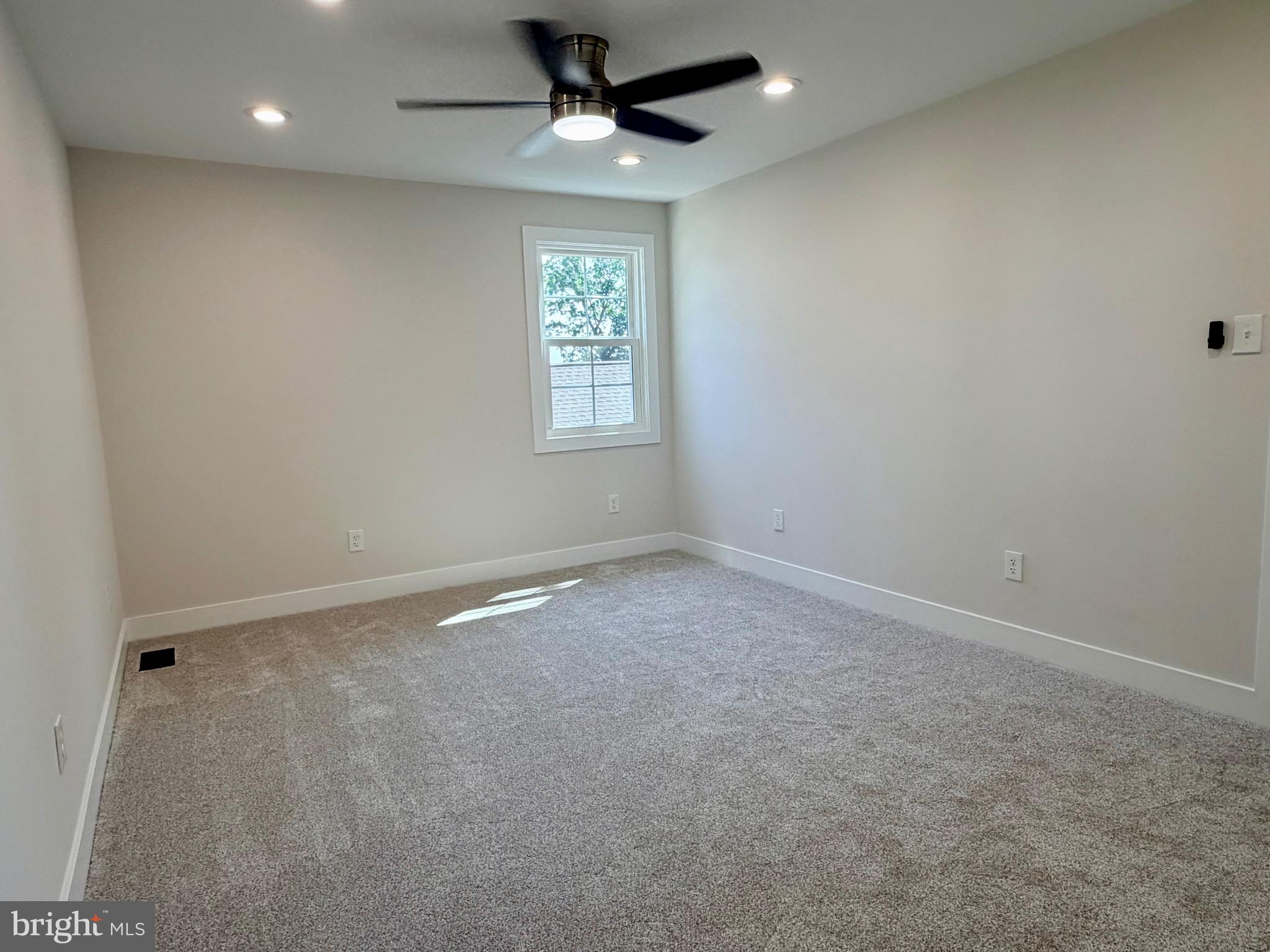 31 Berkley Road Broomall, PA 19008 - Photo 17 of 33 en empty room with windows and ceiling fan view