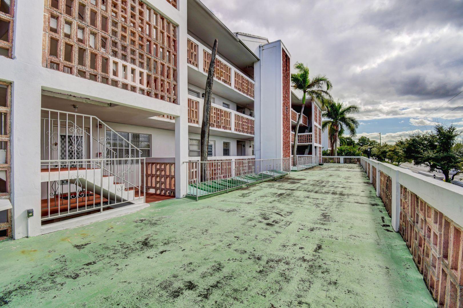 15 Southeast 13th Street, Unit B4 Boca Raton, FL 33432 - Photo 31 of 32 04_dsc_3266_67_68_69_70