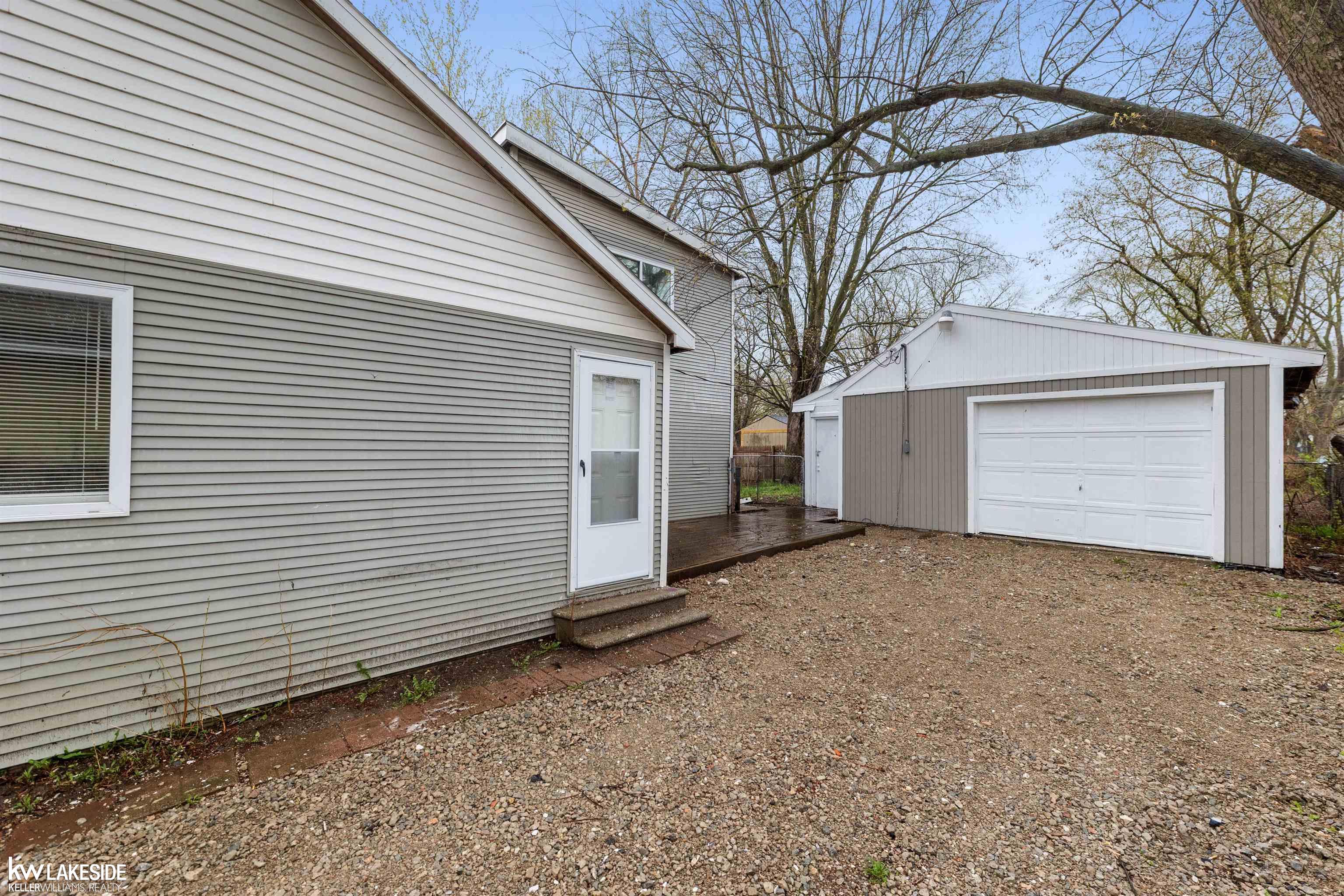 2105 Lambden Road Flint, MI 48532 - Photo 3 of 22
