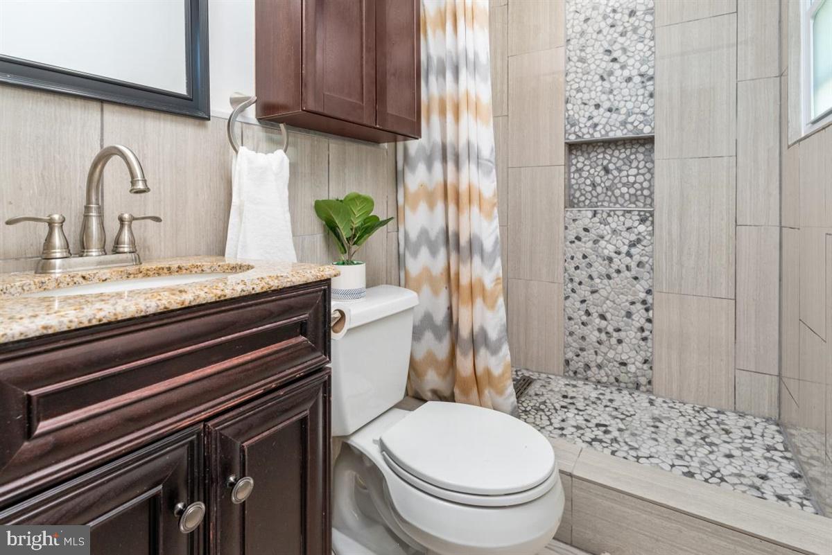 6703 Queens Ferry Road Baltimore, MD 21239 - Photo 26 of 40 Hallway Bath