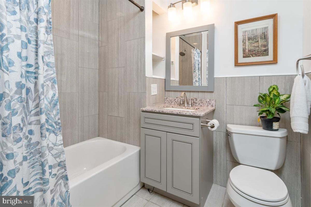 6703 Queens Ferry Road Baltimore, MD 21239 - Photo 27 of 40 Hallway Bath