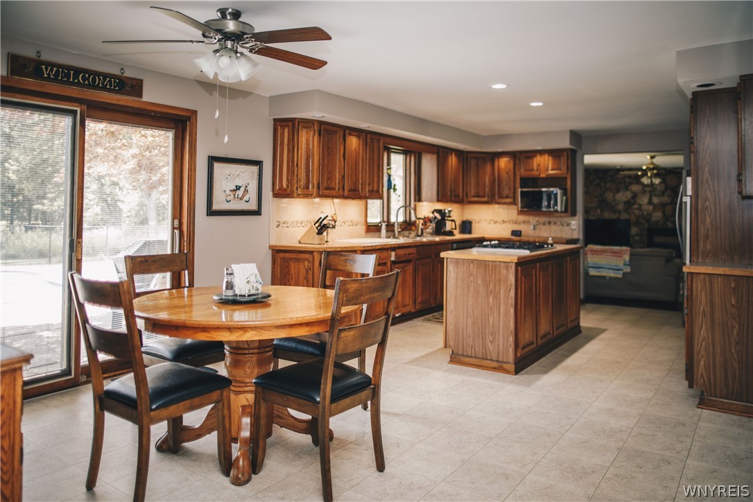 728 Four Rod Road Alden, NY 14004 - Photo 16 of 50 Spacious Kitchen