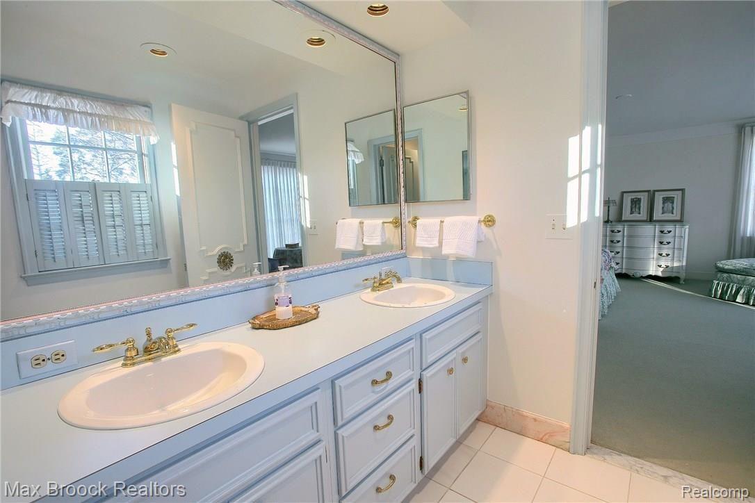 300 Cranbrook Road Bloomfield Hills, MI 48304 - Photo 35 of 51 Jack & Jill Bath