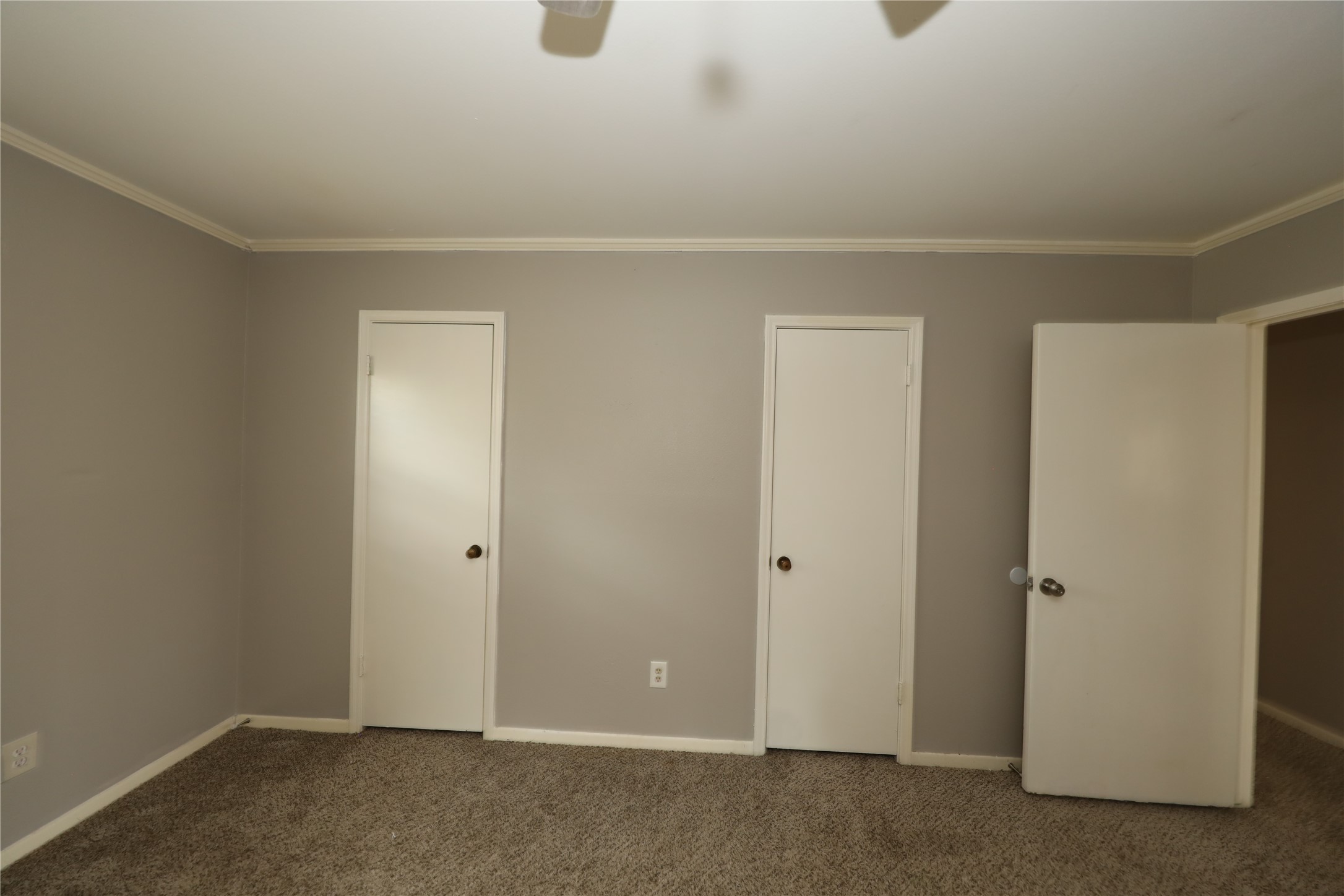 8519 Leader Street Houston, TX 77036 - Photo 8 of 27 an empty room with closet