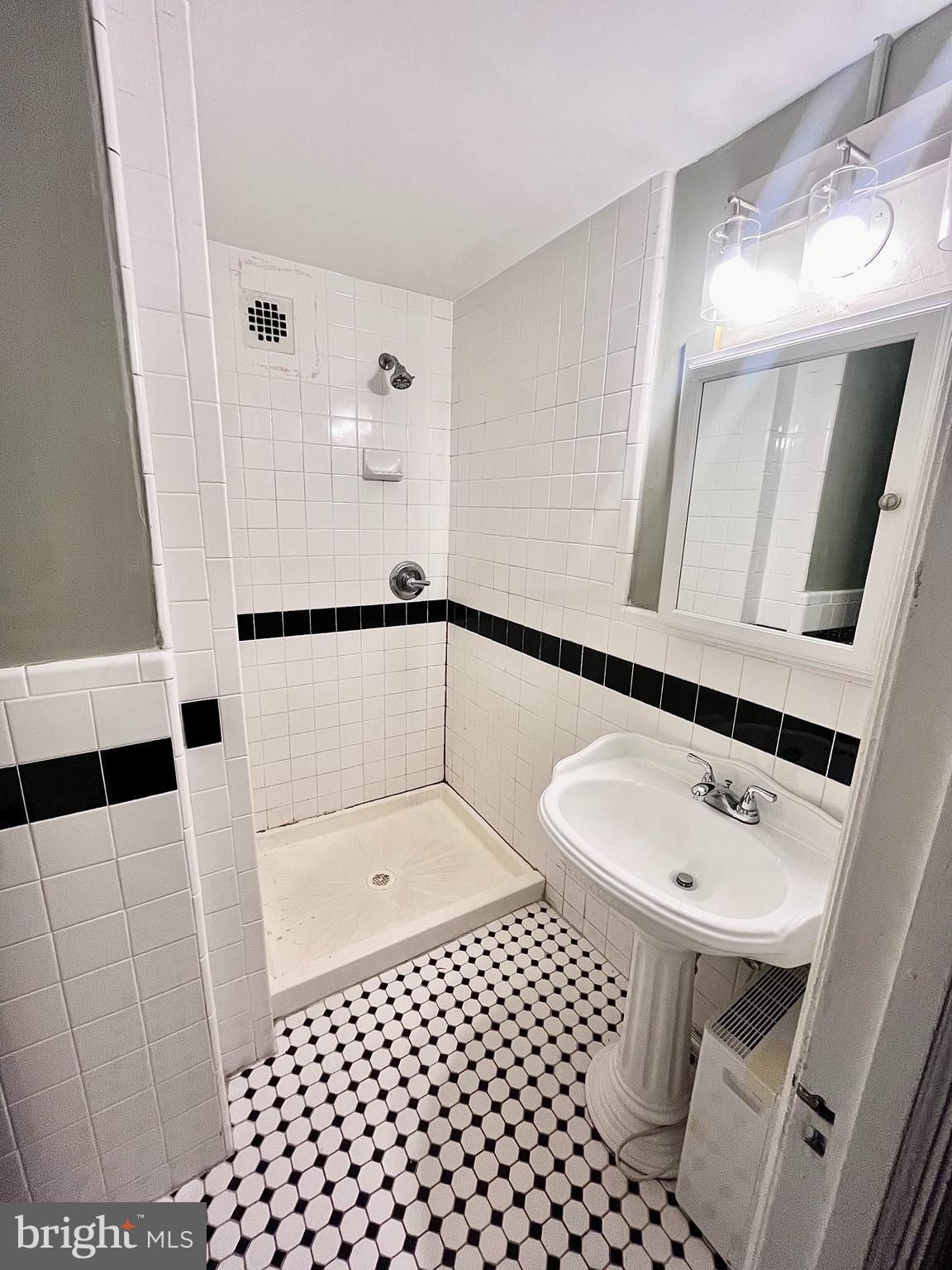 1324 Locust Street, Unit 501 Philadelphia, PA 19107 - Photo 7 of 8
