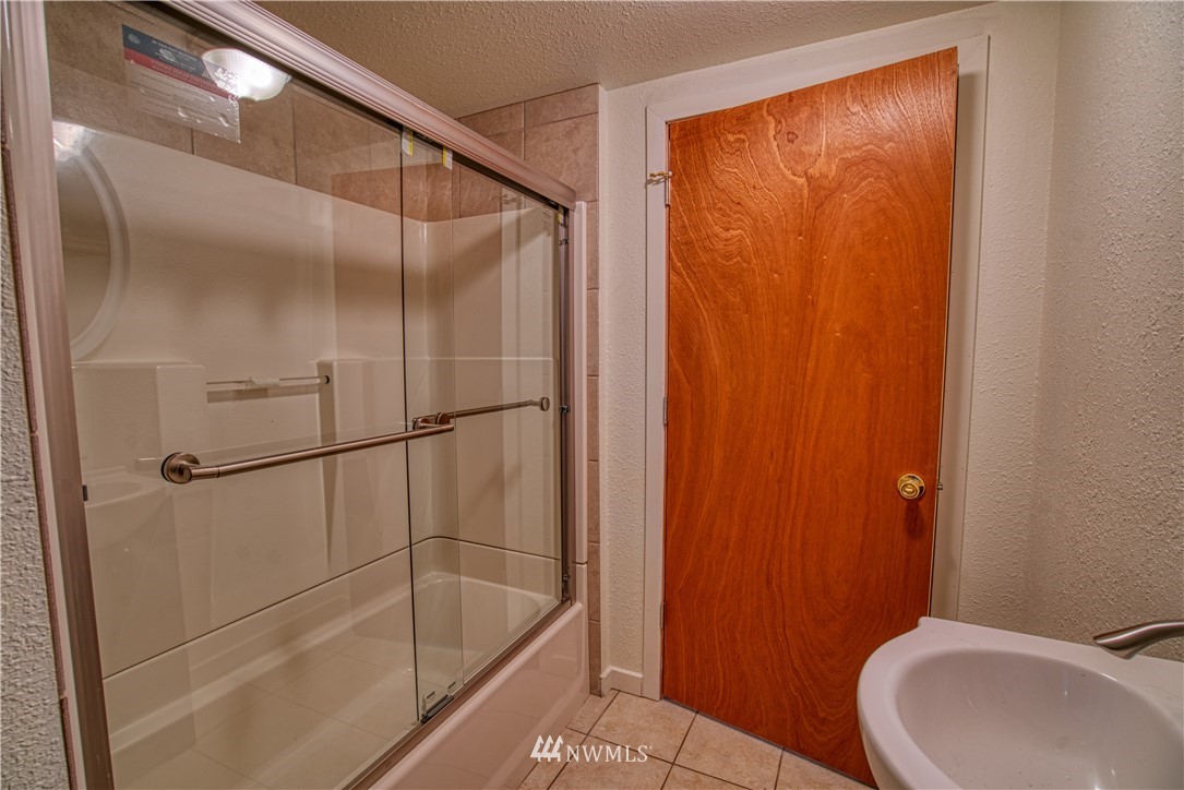 183 # 12 Spooner Road Chehalis, WA 98532 - Photo 11 of 21 a bathroom with a shower and a sink