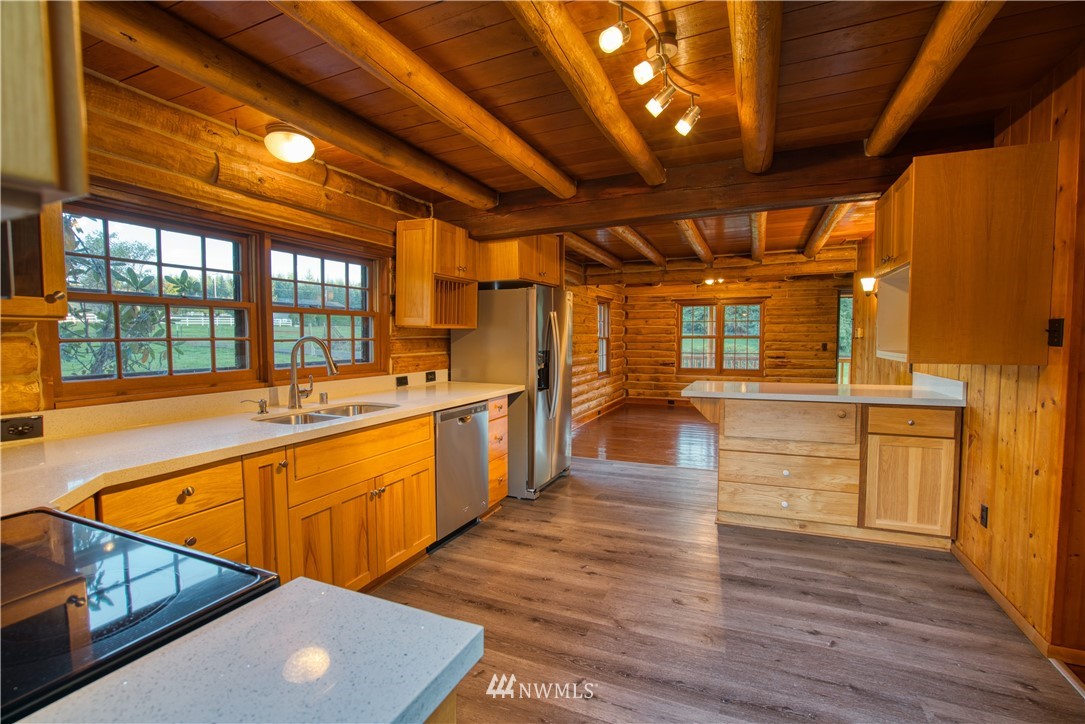 183 # 12 Spooner Road Chehalis, WA 98532 - Photo 3 of 21 a view of a kitchen with wooden floor