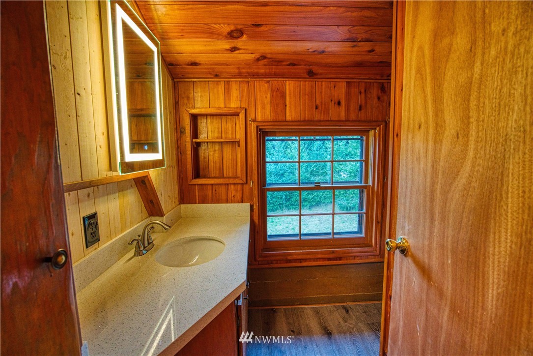 183 # 12 Spooner Road Chehalis, WA 98532 - Photo 7 of 21 a bathroom with a sink and a window