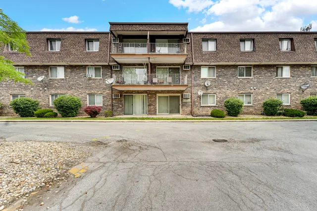 $84,999 | 18340 Glen Oak Avenue, Unit 1D, Lansing, IL 60438