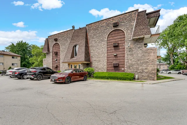 $84,999 | 18340 Glen Oak Avenue, Unit 1D, Lansing, IL 60438