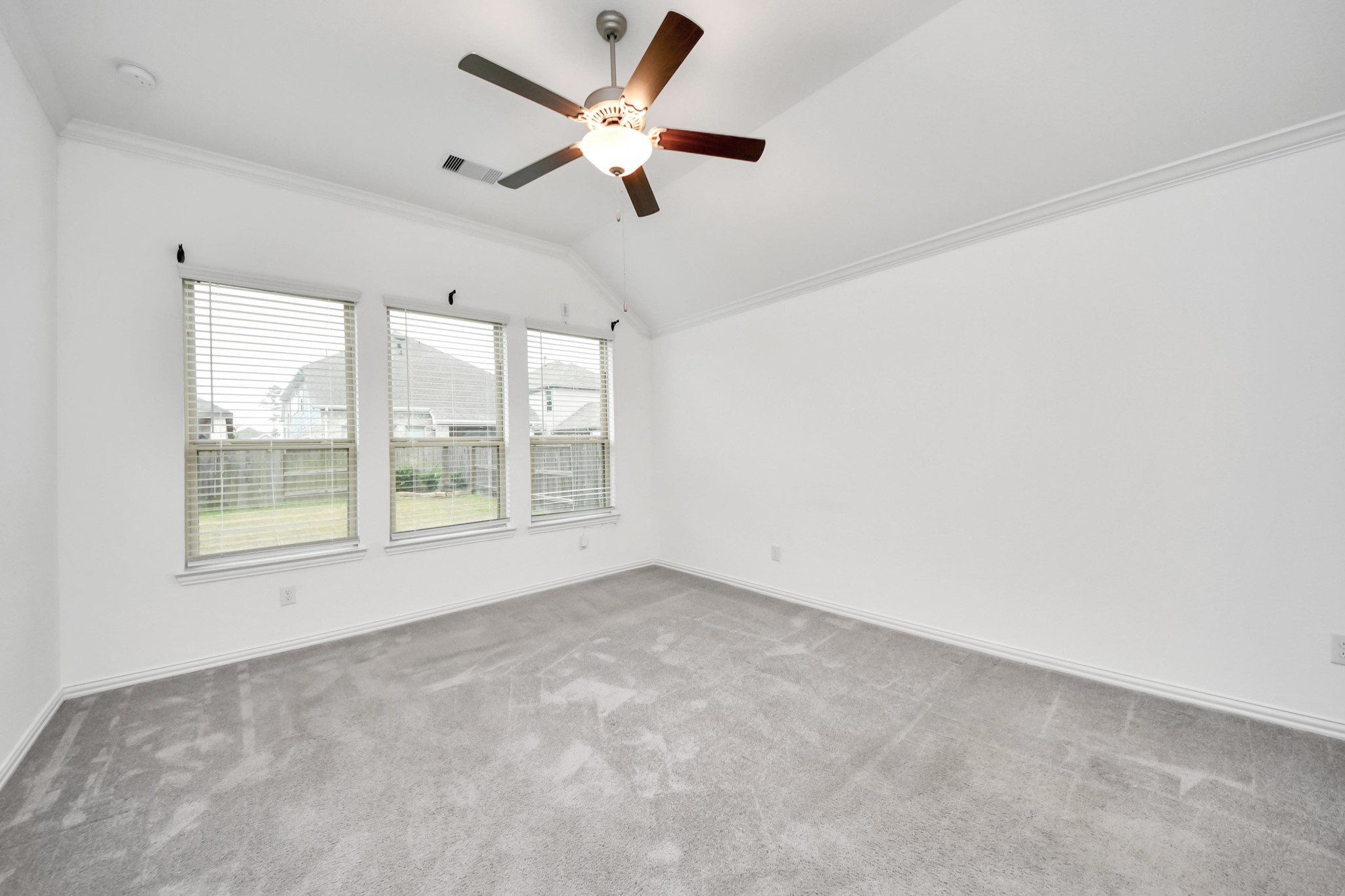 11918 Red Admiral Road Humble, TX 77346 - Photo 21 of 50 Primary Bedroom