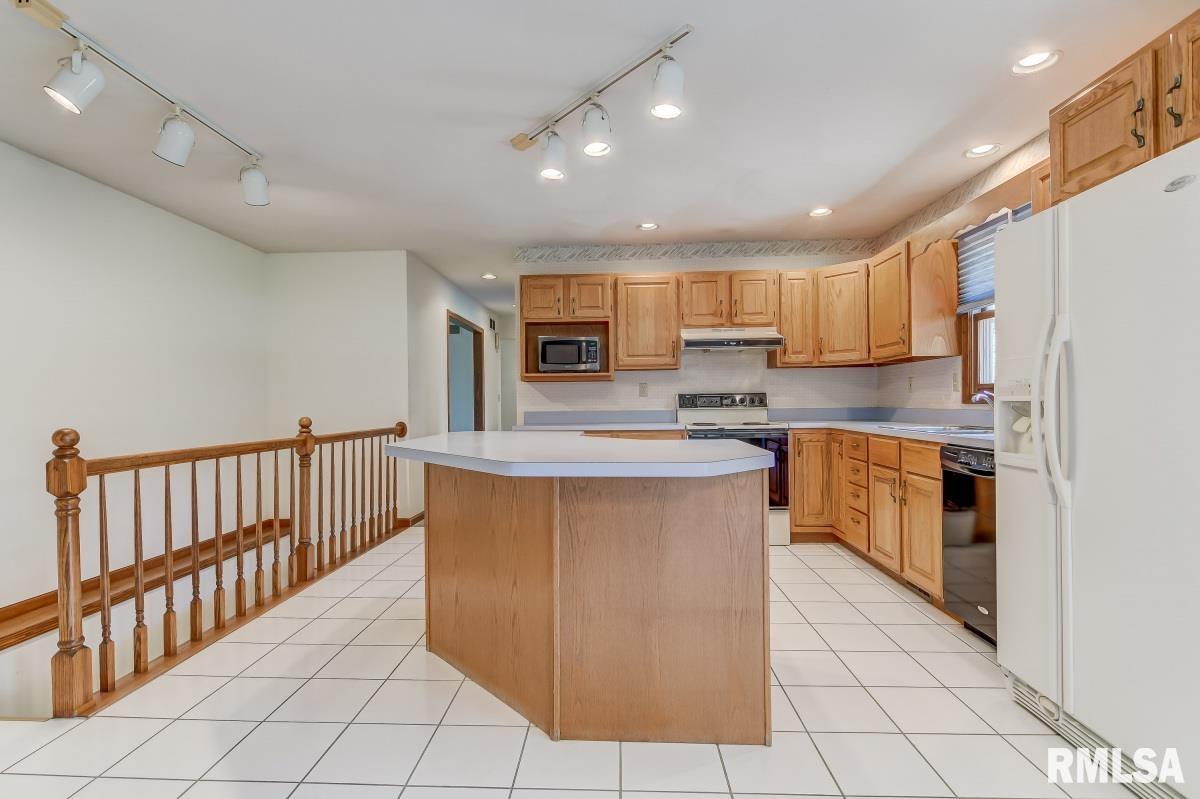 2600 Meadow Pointe Drive Springfield, IL 62702 - Photo 16 of 40 Gallery Image 16