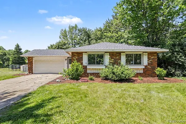 $300,000 | 724 Chippewa Trail, Niles, MI 49120