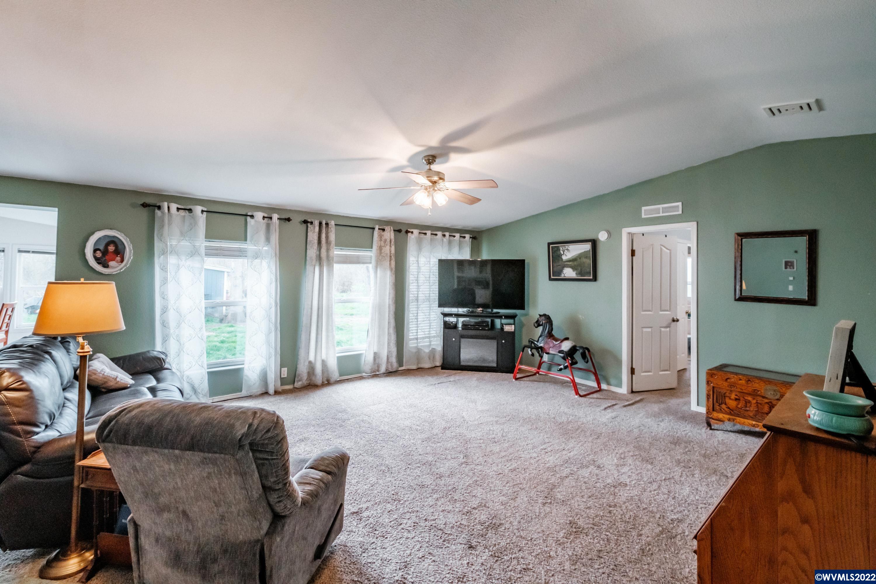 29976 Fairview Road Lebanon, OR 97355 - Photo 3 of 42 Gallery Image 3