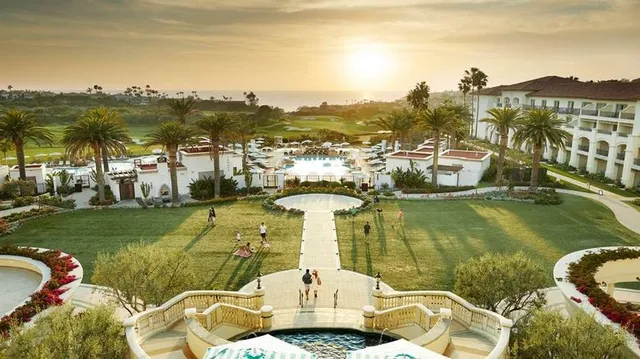 a view of a big room with a big yard