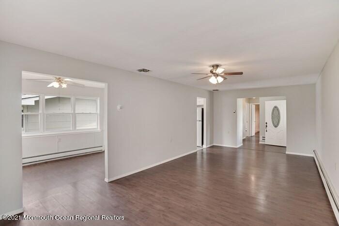77 Clay Circle Brick, NJ 08724 - Photo 8 of 32 Livingroom