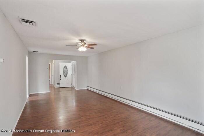 77 Clay Circle Brick, NJ 08724 - Photo 9 of 32 Livingroom1