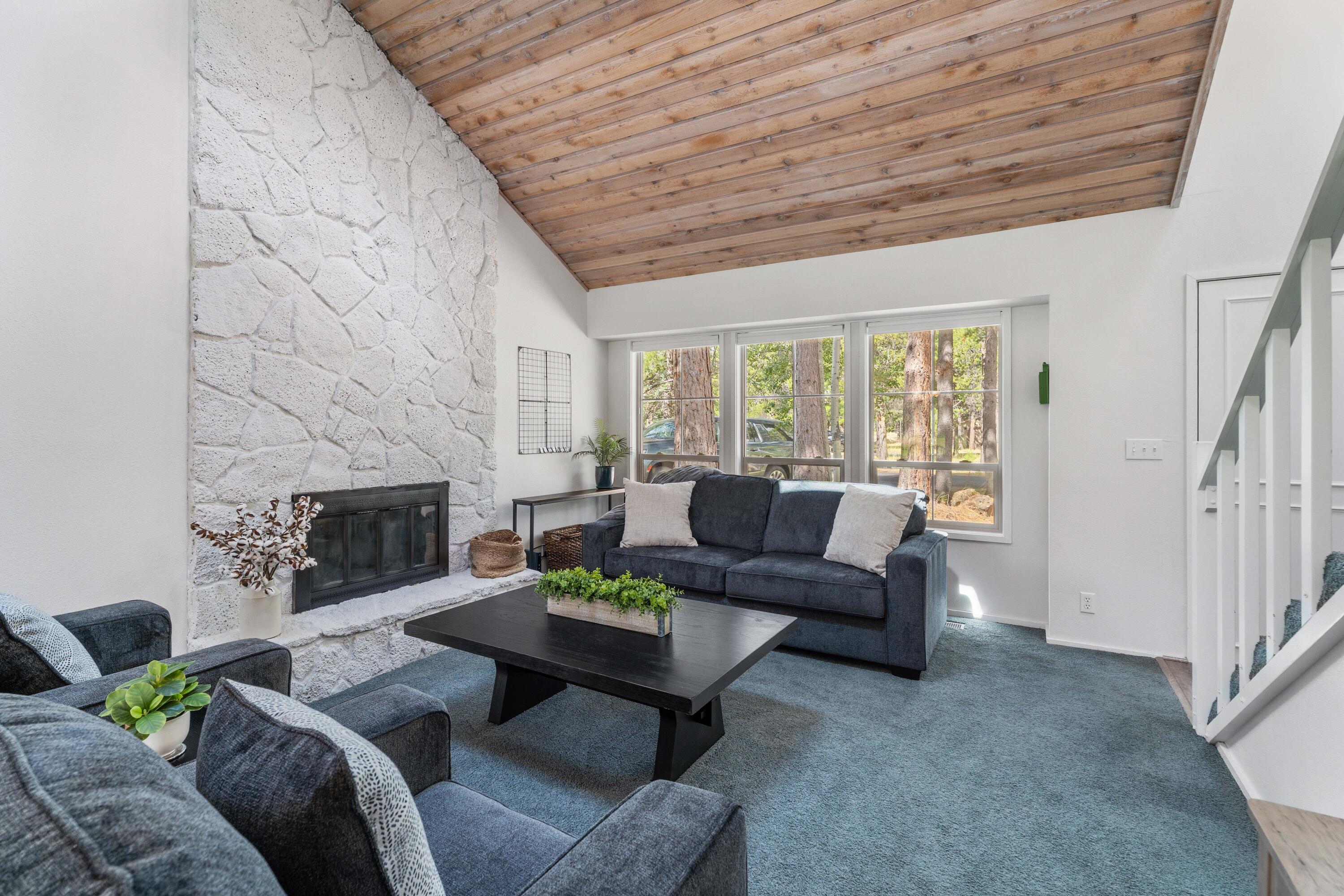 57308 Approach Lane, Unit 2 Sunriver, OR 97707 - Photo 7 of 41