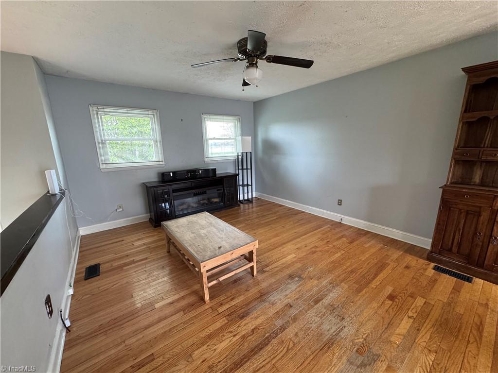 2741 River Ridge Road Pfafftown, NC 27040 - Photo 6 of 17 Living Room