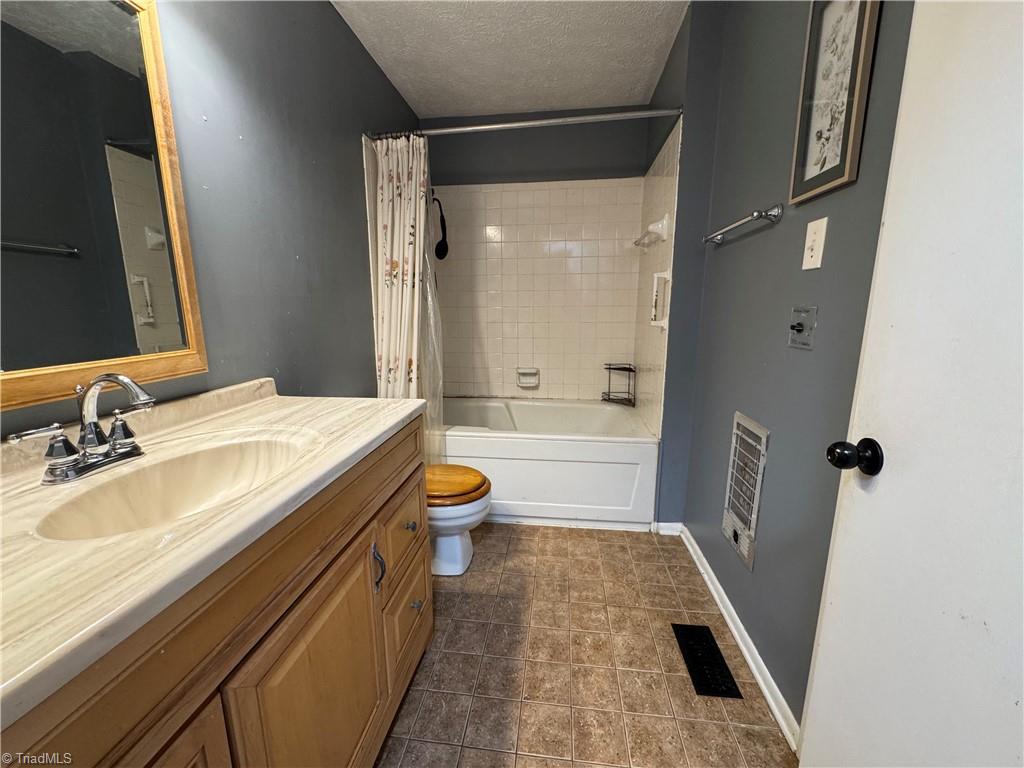 2741 River Ridge Road Pfafftown, NC 27040 - Photo 10 of 17 Upper Level Bath