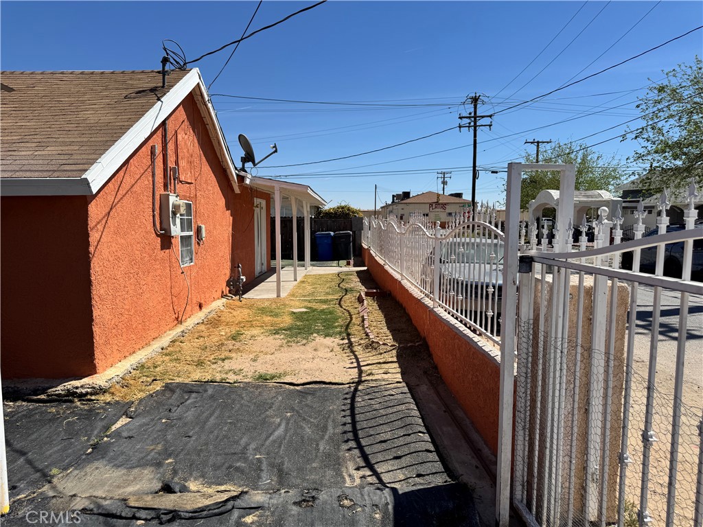 36528 Irwin Road Barstow, CA 92311 - Photo 13 of 37