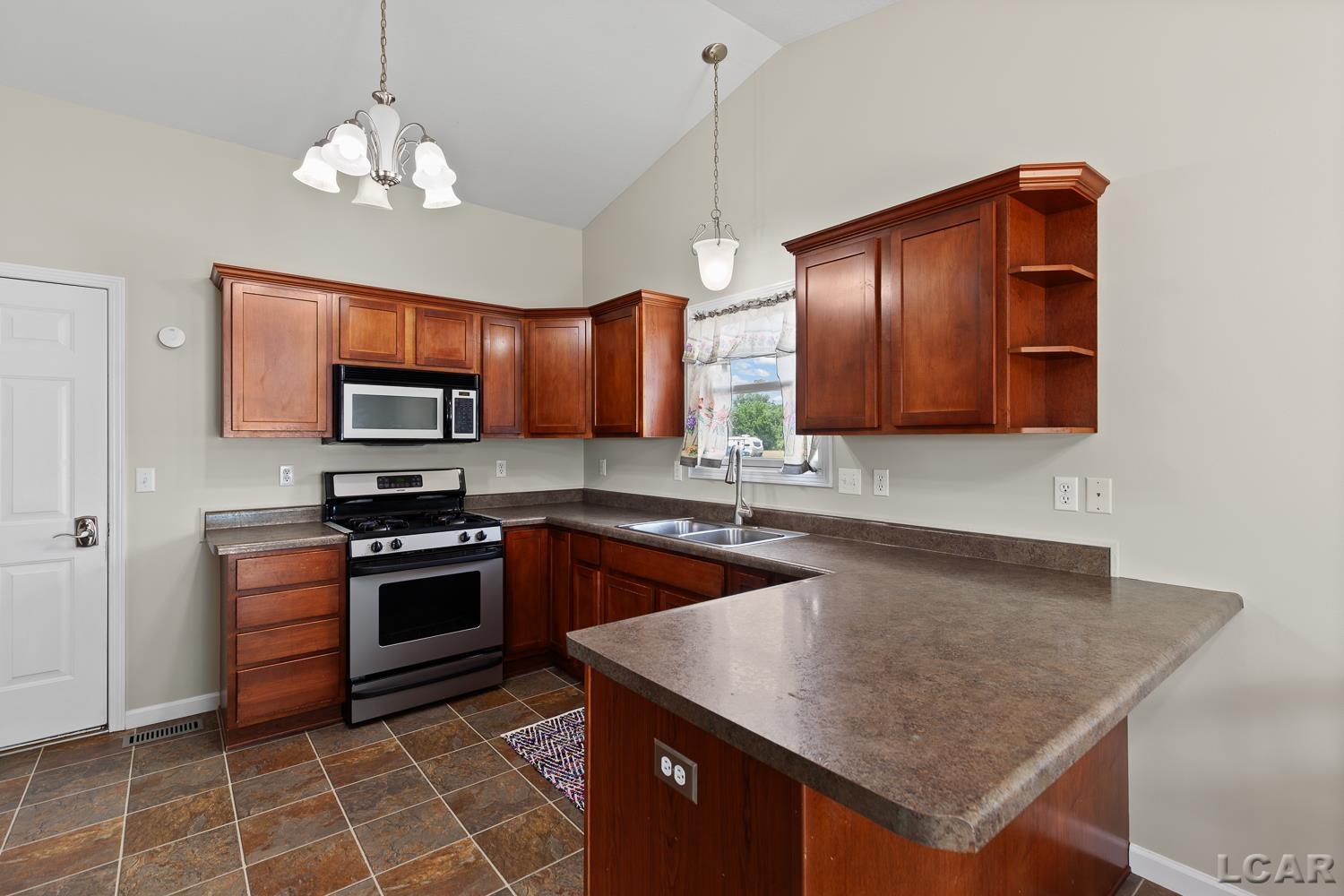 3129 Beaver Creek Road Adrian, MI 49221 - Photo 15 of 39 50183658-92a8e668-2e1a-4deb-bb18-58600cc571b6.JPG