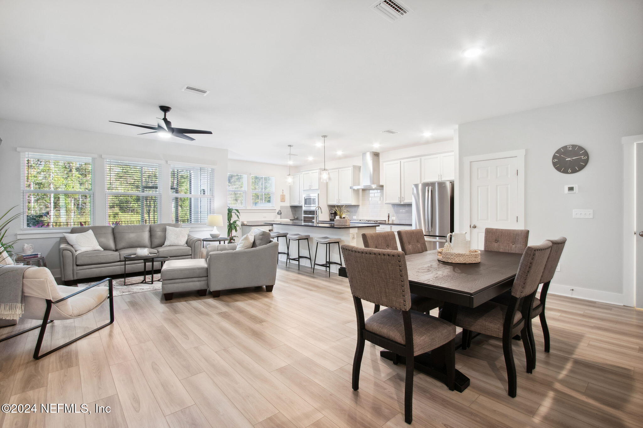 9901 Element Road Jacksonville, FL 32256 - Photo 5 of 46 Spacious Living Area