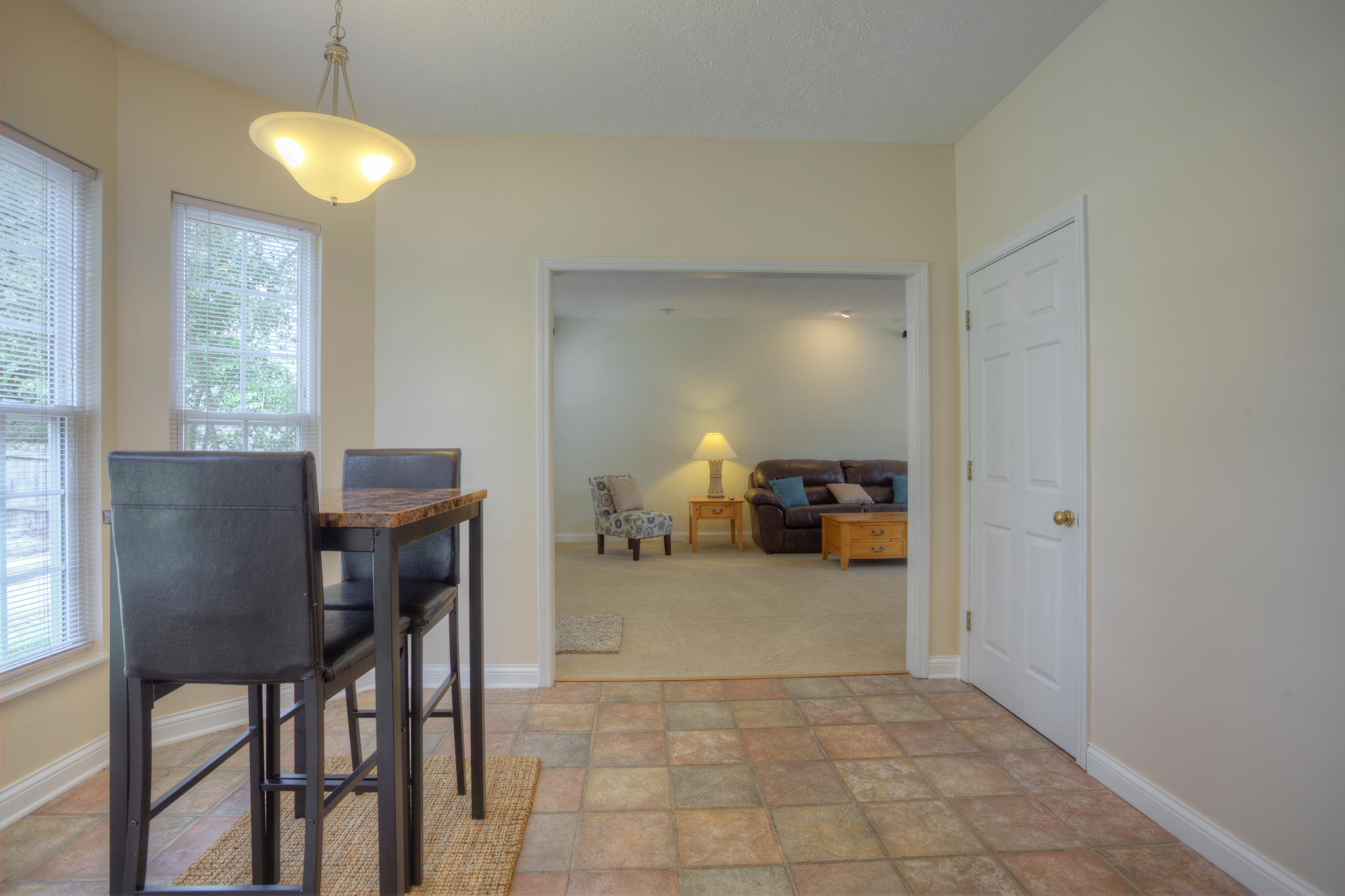 113 Capital Circle Oak Ridge, TN 37830 - Photo 14 of 40 Breakfast Area_001