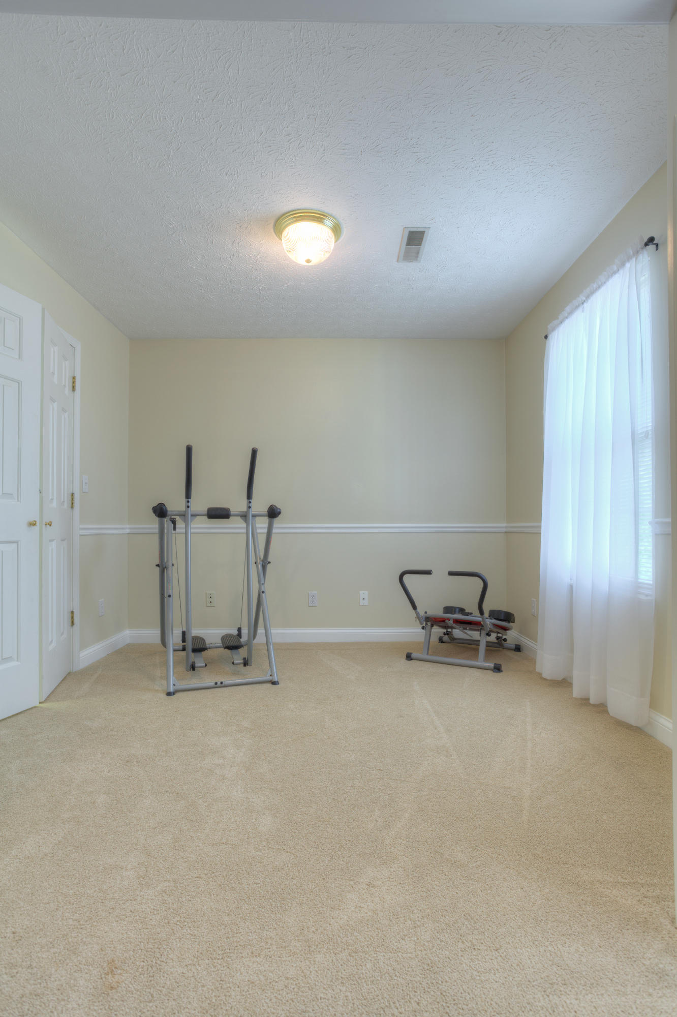 113 Capital Circle Oak Ridge, TN 37830 - Photo 19 of 40 Master Bedroom Sitting Area_001