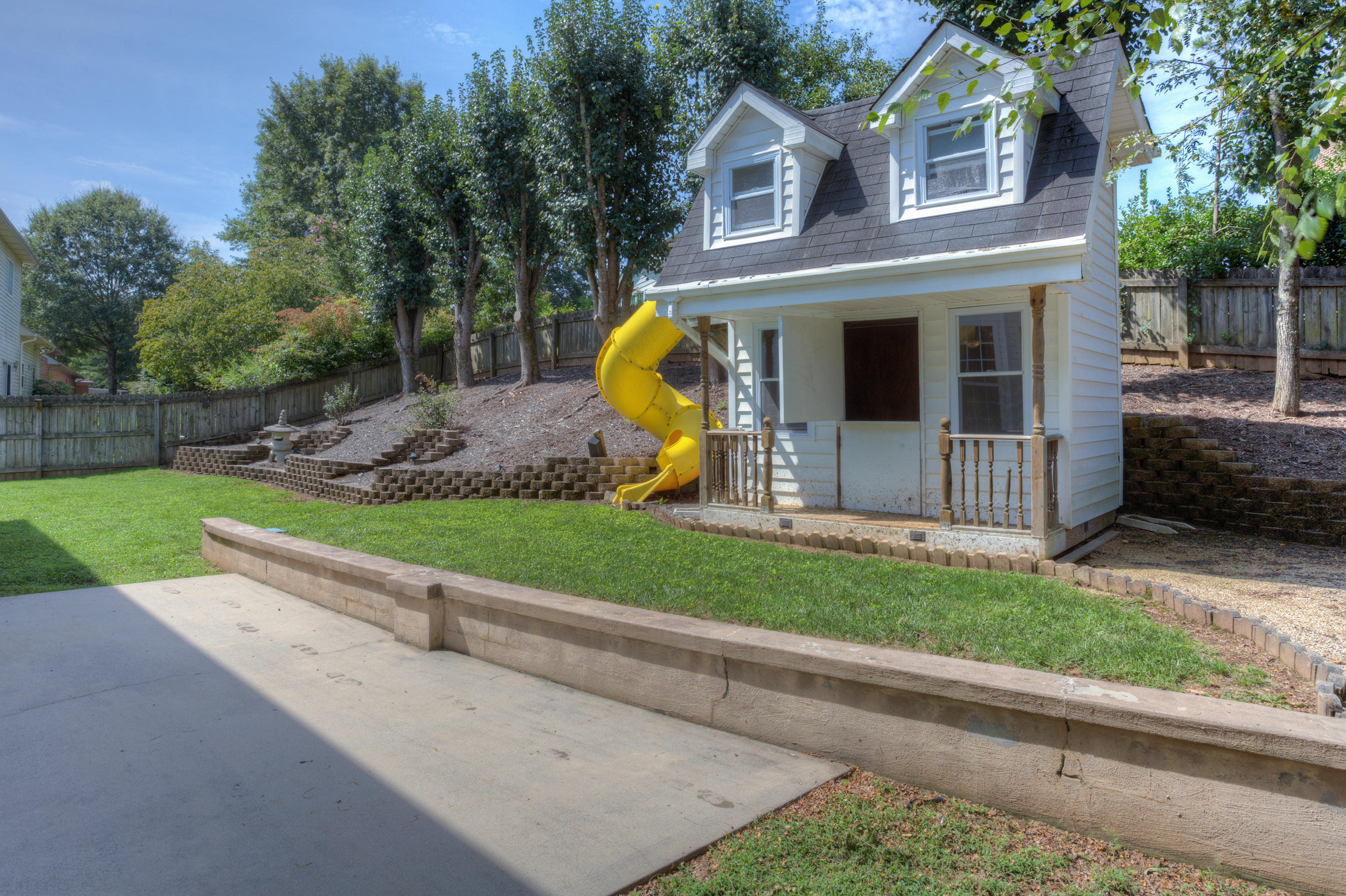 113 Capital Circle Oak Ridge, TN 37830 - Photo 35 of 40 Child's Playhouse_005