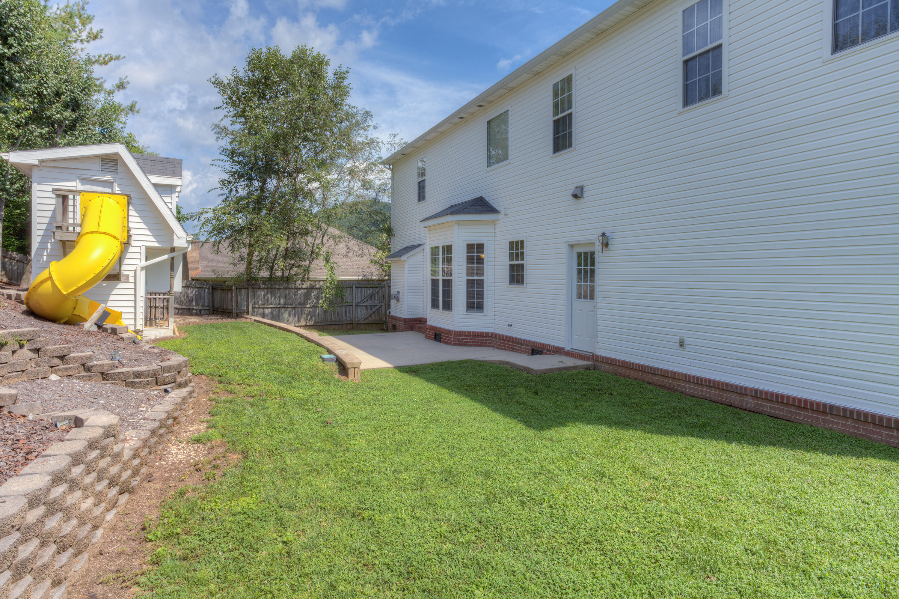 113 Capital Circle Oak Ridge, TN 37830 - Photo 37 of 40 Fenced Backyard_007