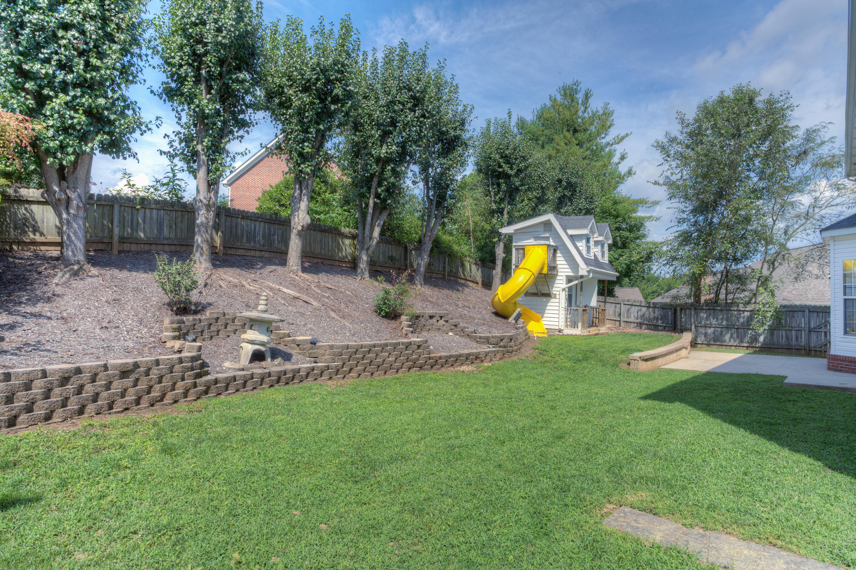 113 Capital Circle Oak Ridge, TN 37830 - Photo 38 of 40 Backyard_004