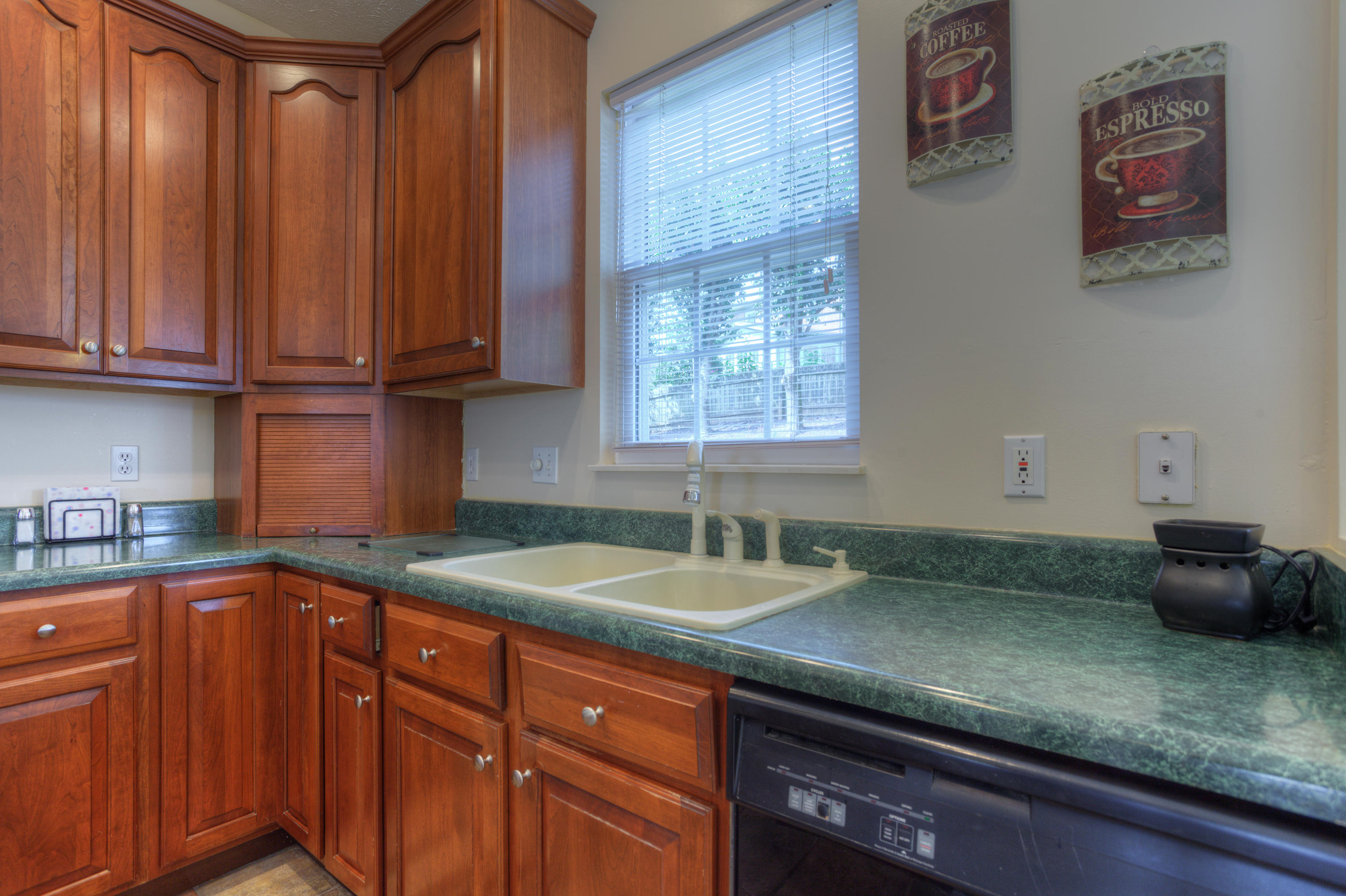113 Capital Circle Oak Ridge, TN 37830 - Photo 10 of 40 Kitchen_002