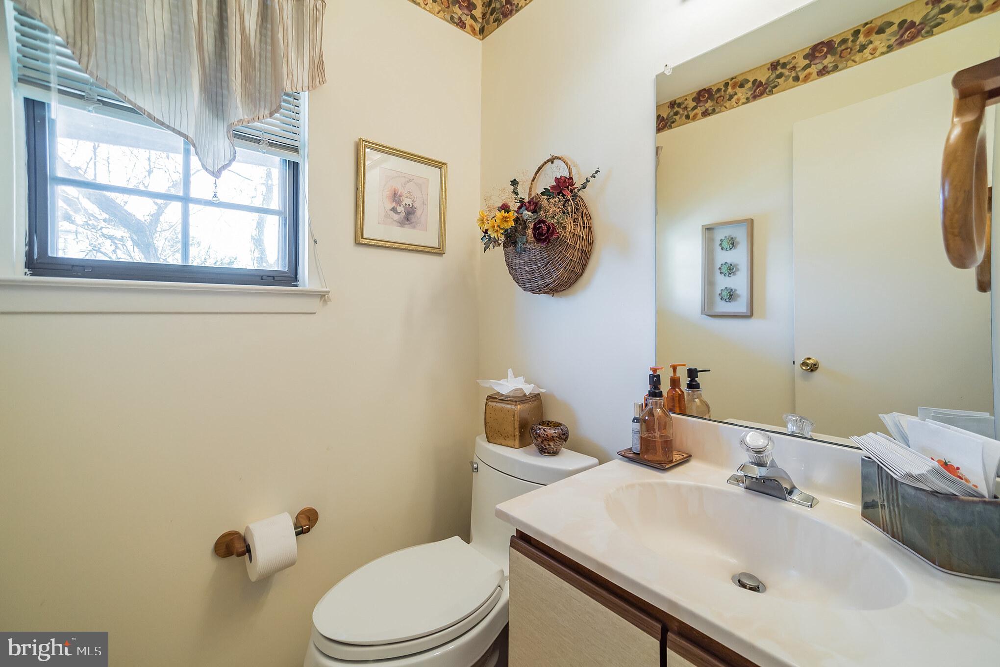13 Riesling Court Marlton, NJ 08053 - Photo 12 of 28 1st floor powder room