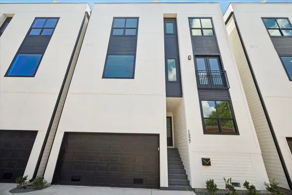 $580,000 | 1323 West 22nd Street, Houston, TX 77008