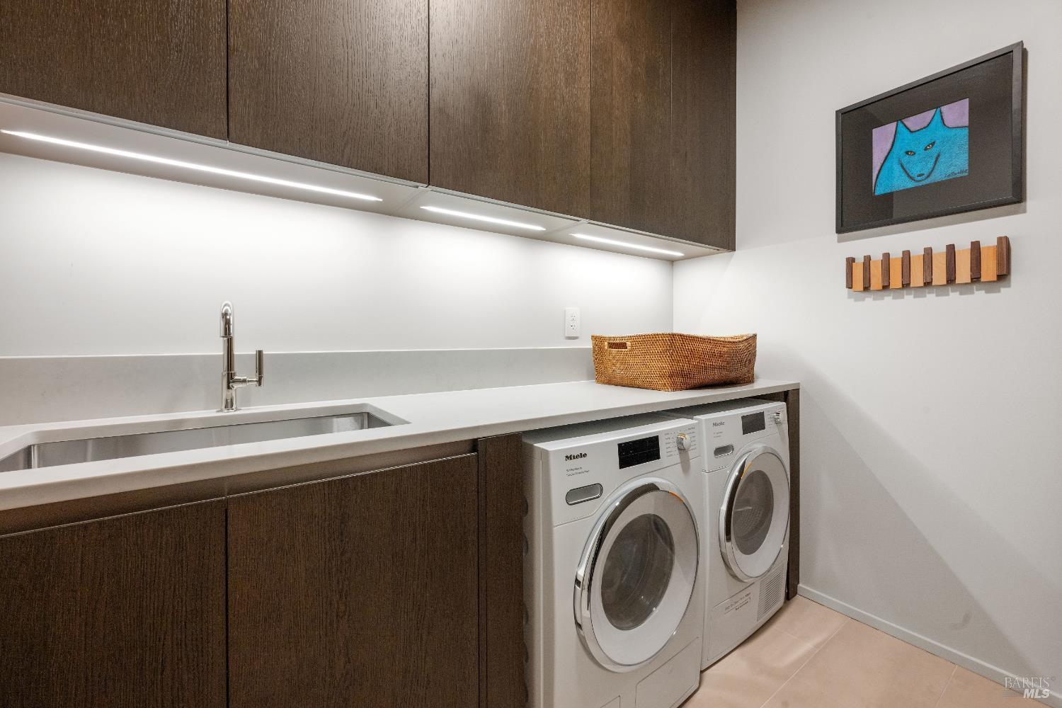 171 Sawmill Circle, Unit 304 Healdsburg, CA 95448 - Photo 25 of 28 a utility room with sink dryer and washer