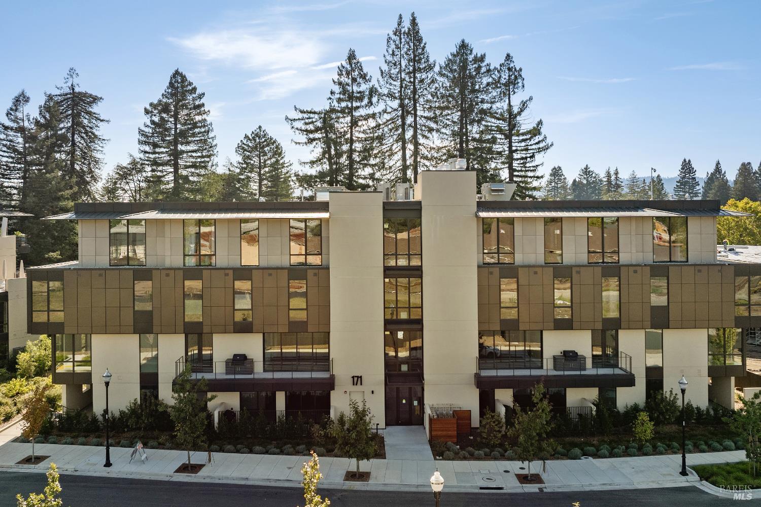 171 Sawmill Circle, Unit 304 Healdsburg, CA 95448 - Photo 27 of 28 a front view of a building with street view