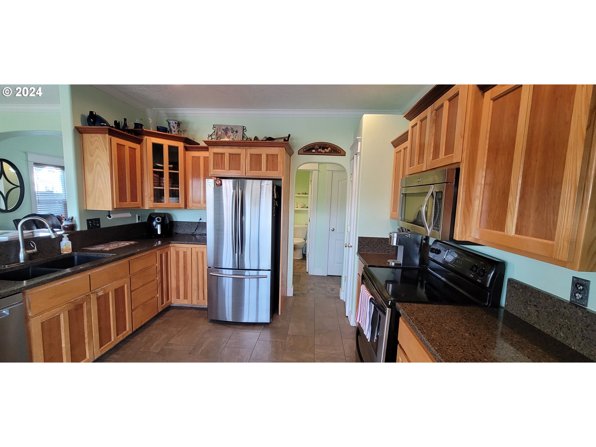 956 66th Place Springfield, OR 97478 - Photo 5 of 31 Gallery Image 5