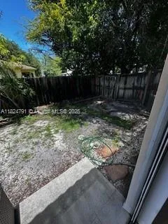 $2,650 | Fashion Row, Hallandale Beach, FL 33009