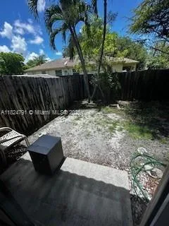 $2,650 | Fashion Row, Hallandale Beach, FL 33009