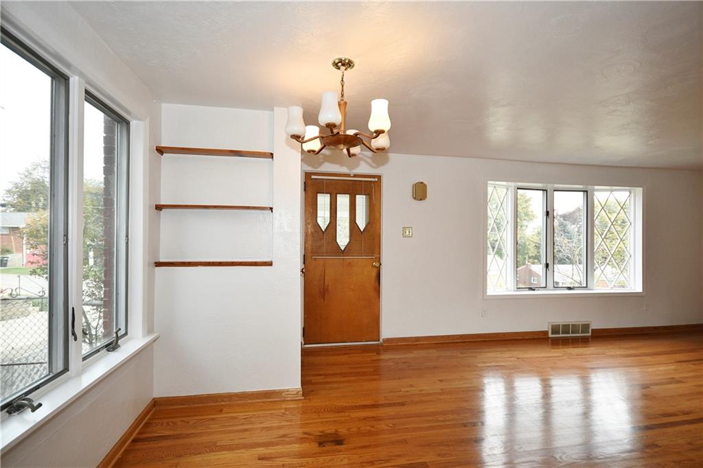 1632 Hollyrood Road Pittsburgh, PA 15227 - Photo 13 of 25 Gallery Image 13