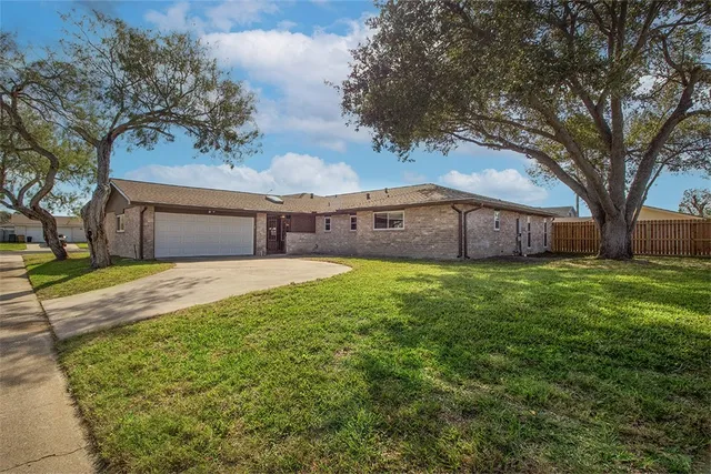 $2,750 | 5801 St Andrews Drive, Corpus Christi, TX 78413